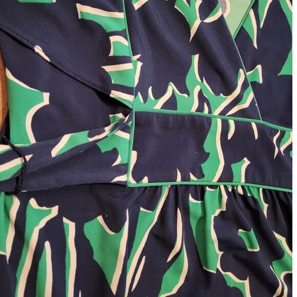 BCBGMAXAZRIA, M | y2k Flutter Sleeve Deep V Neck Tunic Waist Tie Top - Picture 4 of 5